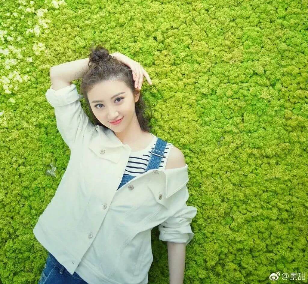技巧 | 拍照时学会这 15 个心机姿势，发朋友圈秒杀所有人