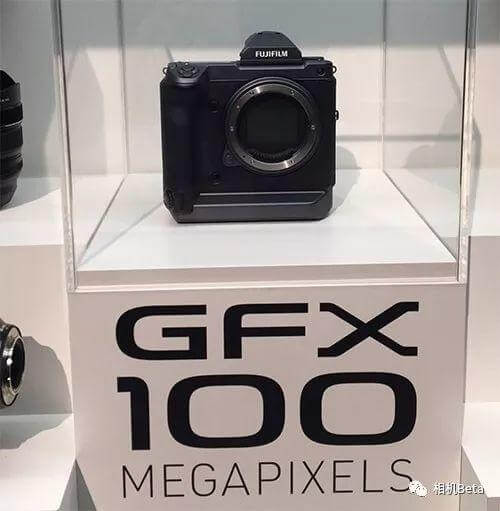 旁轴中画幅富士GFX50R正式发布，要价4500美元。一亿像素GFX100S要价10000美元