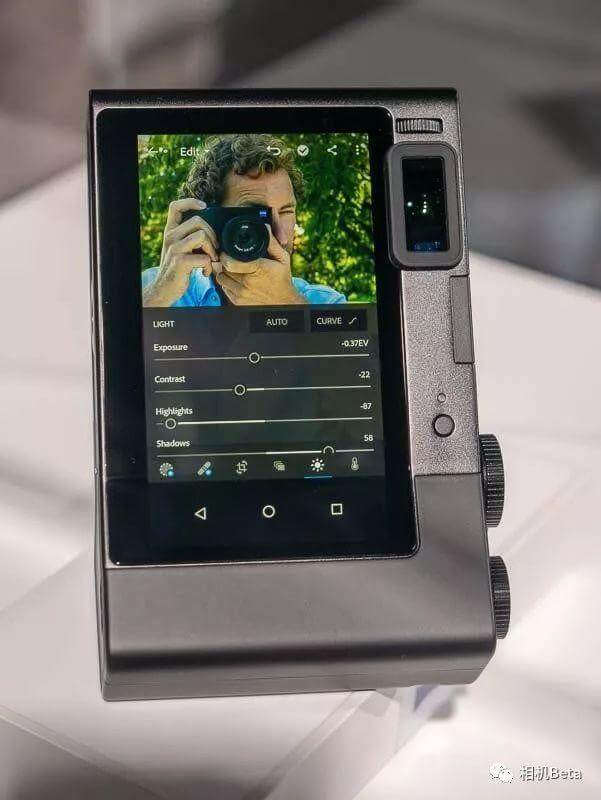 蔡司全画幅相机ZX1正式发布，内置Lightroom CC！？