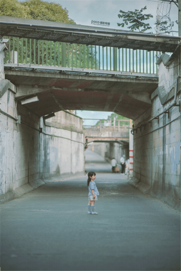 在身边每一个不起眼的地方 如何给孩子拍一套美美的写真