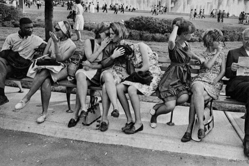 你有自己坚持拍摄的主题吗? | 胶片的味道 Photo by Garry Winogrand