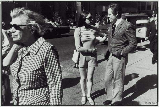 你有自己坚持拍摄的主题吗? | 胶片的味道 Photo by Garry Winogrand